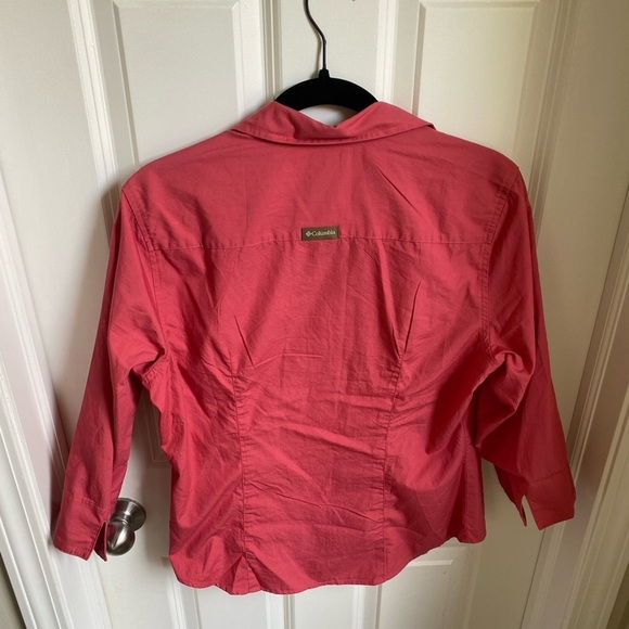 Women’s Columbia Button Down Salmon Blouse - Picture 2 of 4